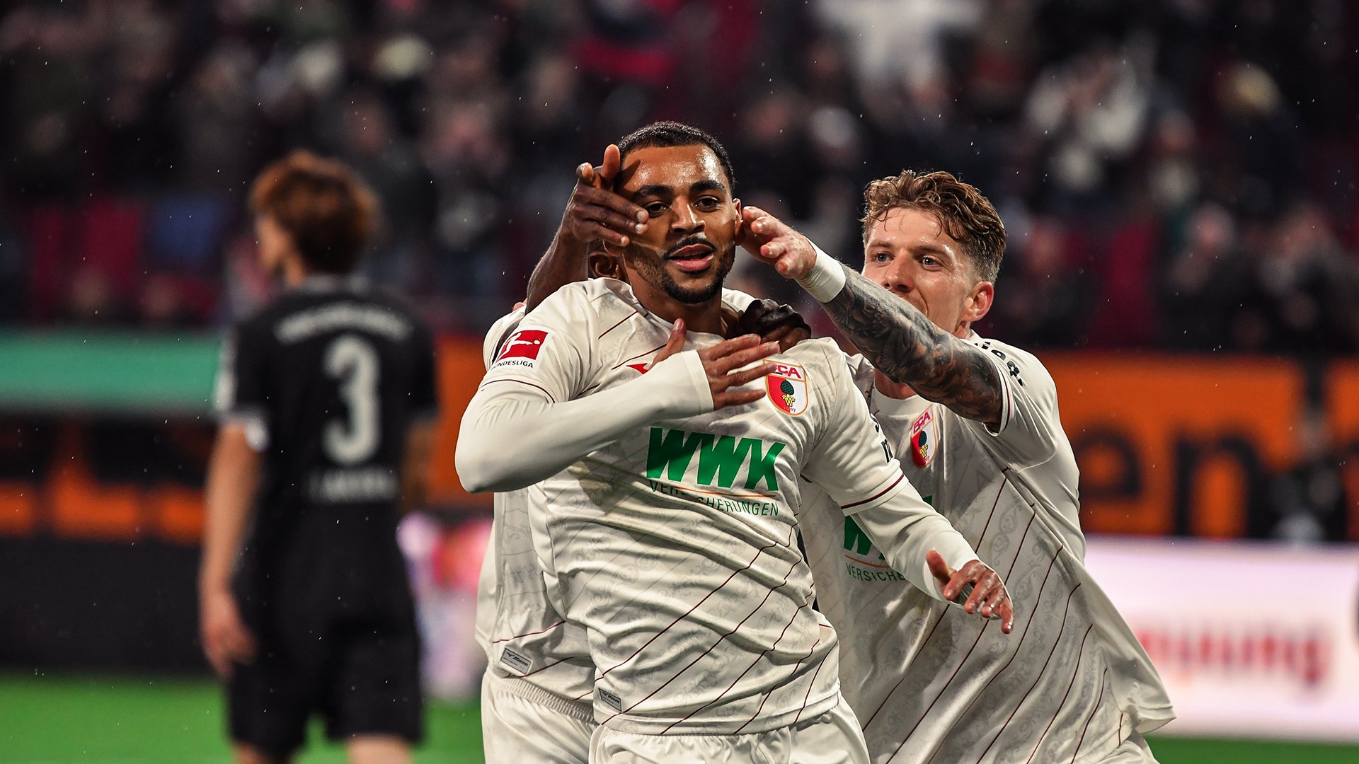 Drama di Borussia-Park: Mönchengladbach Tumbang 1–2 dari Augsburg dalam Laga Ketat Bundesliga