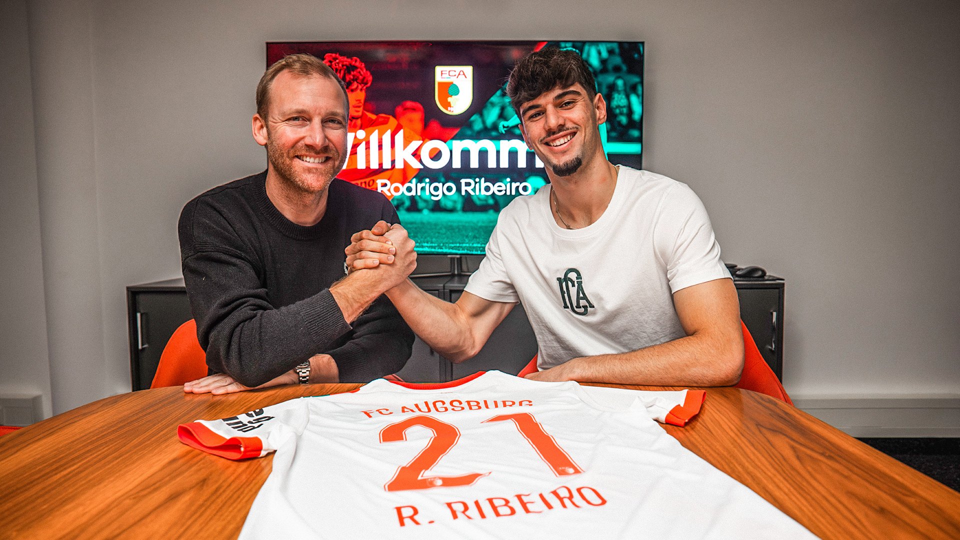 Augsburg Signs Striker Ribeiro on Loan from Sporting CP