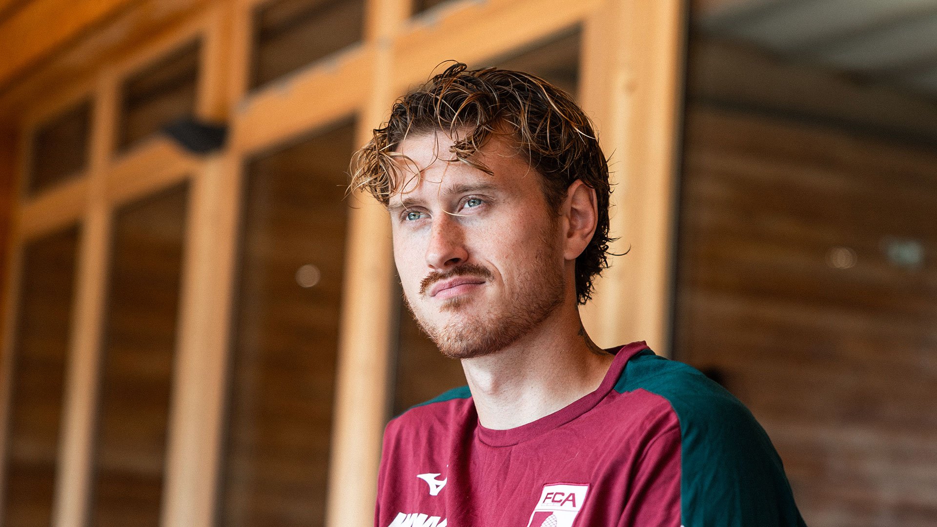 Calvin Brackelmann während der Medienrunde nach dem Training