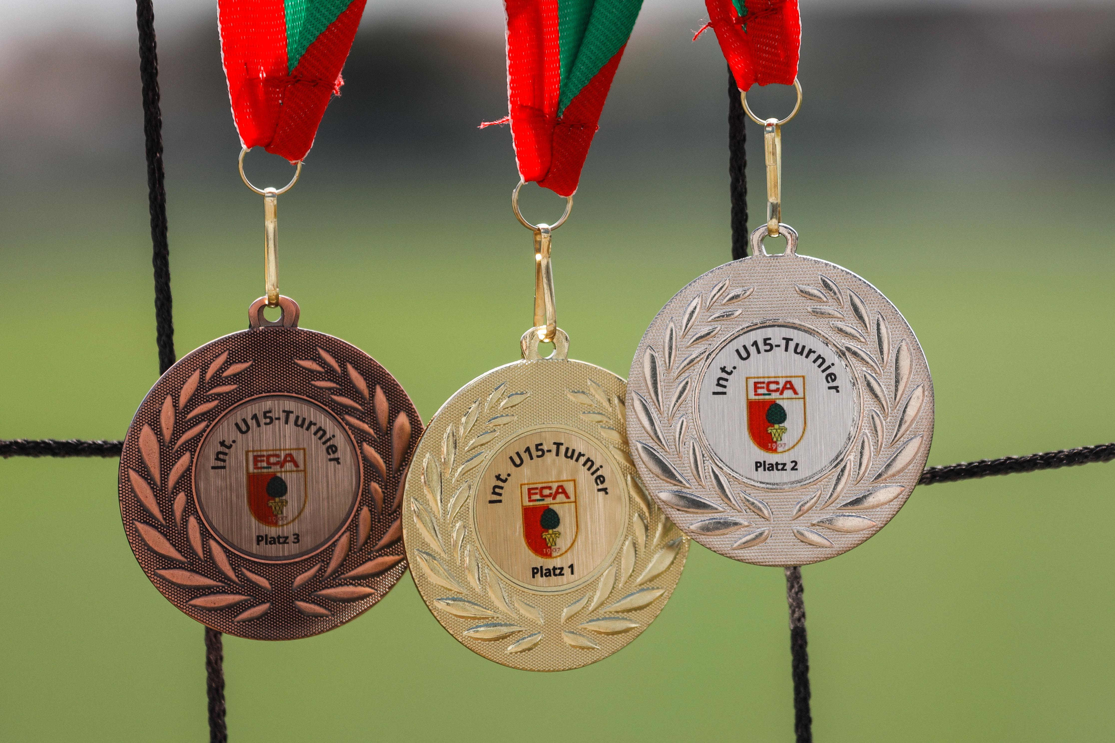 Die Medaillen des U15-Turniers.