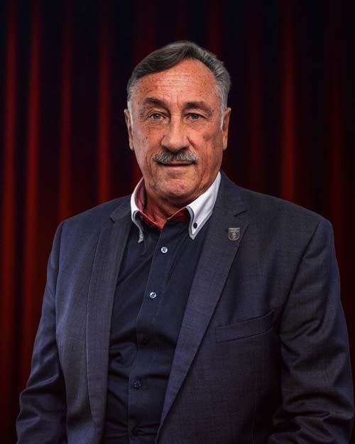 Portraitfoto von Jürgen Völkel, Ehrenratsmitglied des Fußball-Club Augsburg 1907 e. V.