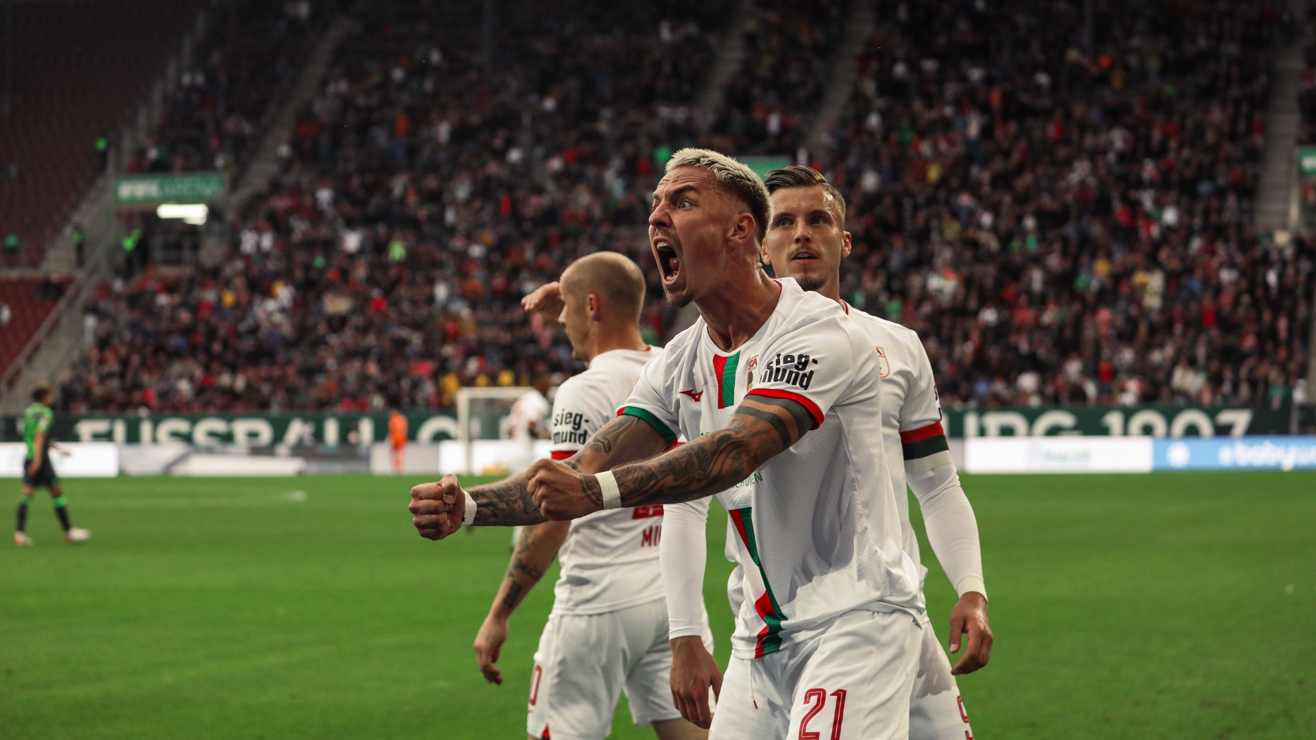 Highlights: FCA dreht Spiel gegen Wolfsburg | FC Augsburg     